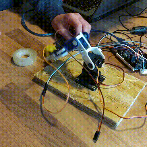 Roboterarm arbeitet